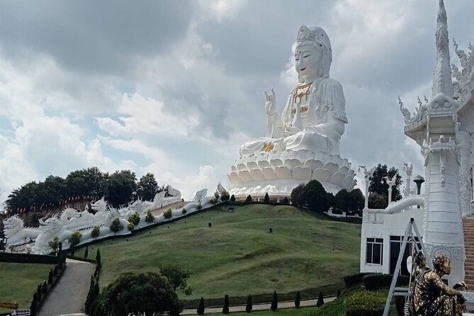 Private Tour Chiang Rai 3 Wonderful Temples & Lalitta Cafe - Wat Huay Pla Kang and the Red Temple option