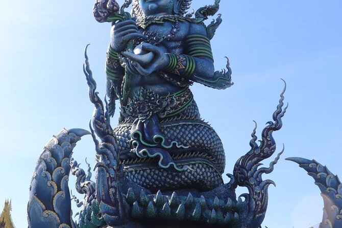 Private Tour Chiang Rai 3 Wonderful Temples & Lalitta Cafe - What the guides add to the day