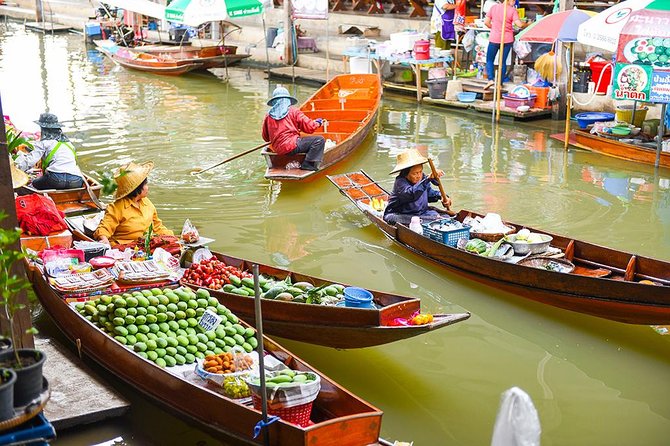 Private Tour: Floating Markets of Damnoen Saduak Cruise Day Trip from Bangkok - Entering the floating market by water