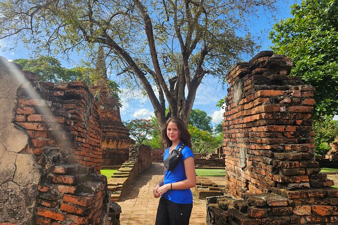 Private Tour to Ayutthaya, World Heritage Site with Boat Tour - Wat Mahathat and the Buddha head in the tree roots