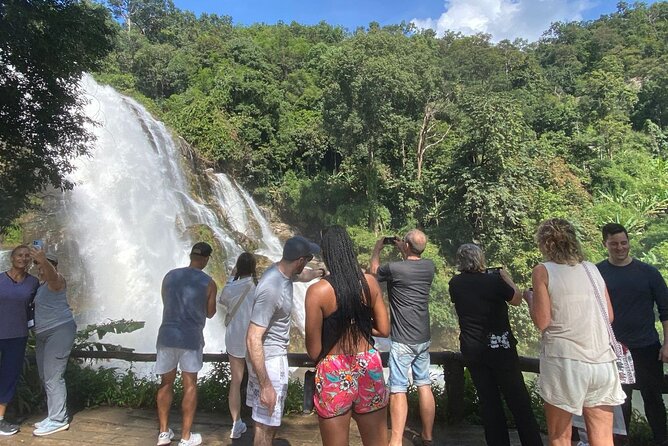 Private Tour to Doi Inthanon including Twins Pagodas and Hiking - What the guide can add to the day