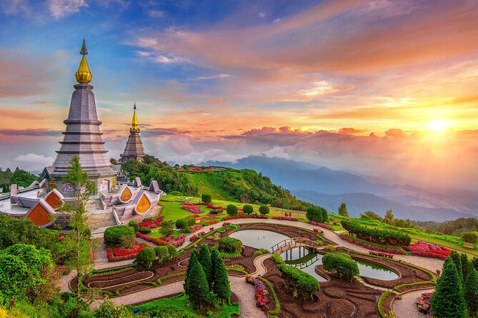 Private Tour to Doi Inthanon including Twins Pagodas and Hiking - The Royal Twin Pagodas and the best mountain views