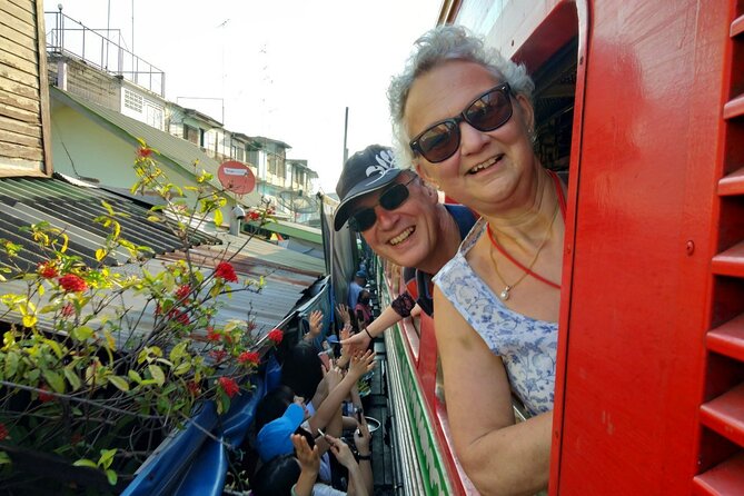 Private tour to Floating & Railway markets (multi-lang: EN ZH ES IT FR DE) - Why this Bangkok market pairing works