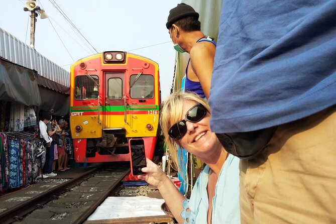 Private tour to Floating & Railway markets (multi-lang: EN ZH ES IT FR DE) - Taking the long-tail boat at Damnoen Saduak