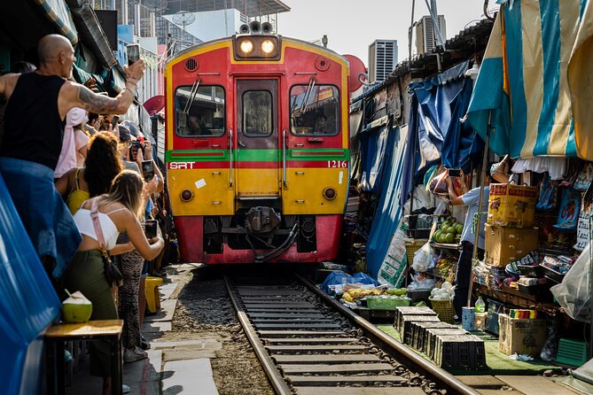 Private Tour to Railway Market and Damnoen Saduak Floating Market - Maeklong Railway Market and the train moment