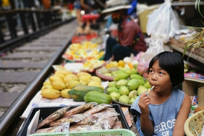 Private Tour to Railway Market and Damnoen Saduak Floating Market - What the private format changes