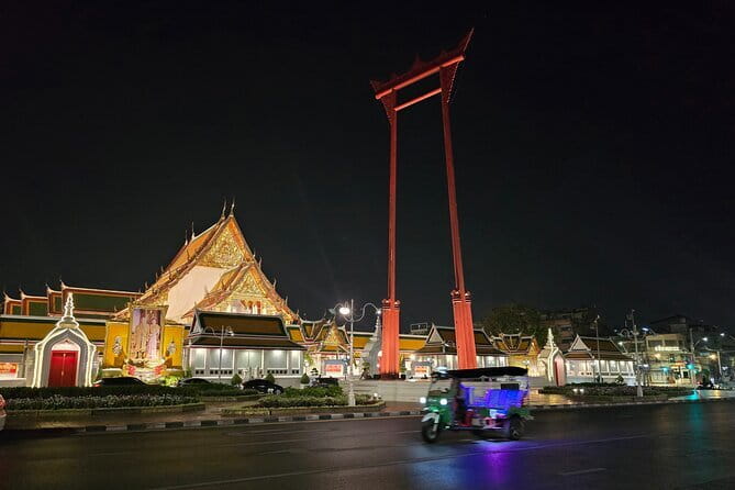 Private Tuktuk Authentic Food Tour (Chinatown-Flower Market) - Yaowarat shows Bangkok from the back of a tuk tuk