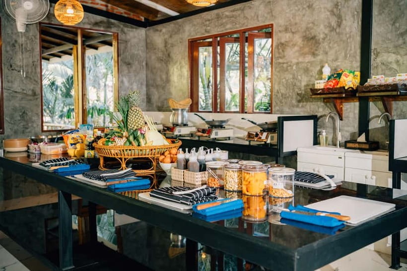 Railay: Hands-On Thai Cooking Class at Railay Beach - The 210-minute schedule and class rhythm