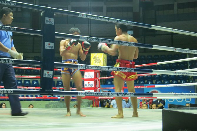 Rajadamnern Stadium: The Real Muay Thai Boxing Experience - Getting from your hotel to the stadium