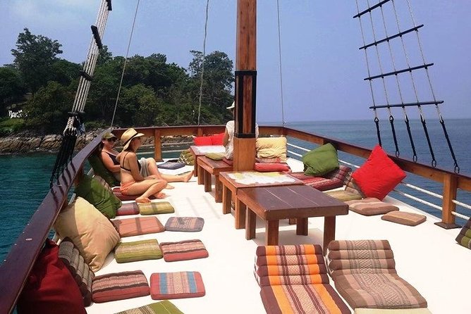 Relaxing Day with Snorkeling - Away From The Crowds - The first hours on the water
