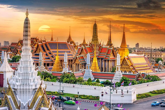 Royal Grand Palace and Bangkok Temples: Half Day Tour - Wat Pho and the reclining Buddha