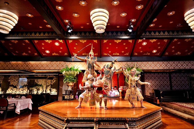 Sala Rim Naam Dinner and Show at Mandarin Oriental in Bangkok - Curry, fish, rice, and mango sticky rice