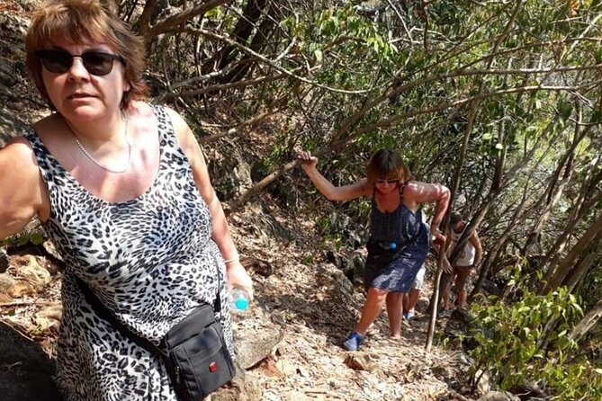 Sam Roi Yod National Park & Praya Nakhon Cave Join Group Tour - Lunch near the park and time at the beach