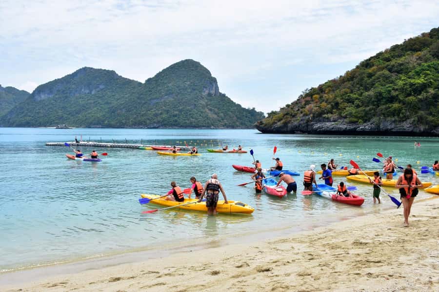 Samui: Angthong Marine Park Boat Tour w/ Transfer and Meals - Thai lunch back on the boat