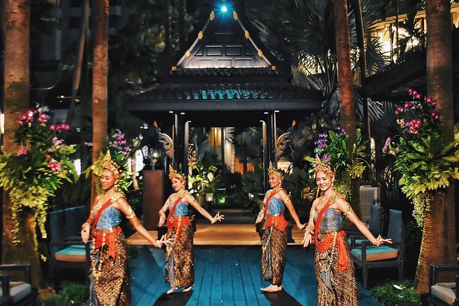 Shangri-La Hotel's Salathip Thai Restaurant Experience - Practical details that can shape your night