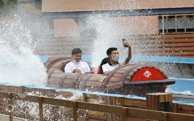 Siam Amazing Park Entry Ticket with Buffet Lunch (NON THAI) - Cleanliness, age, and realistic expectations
