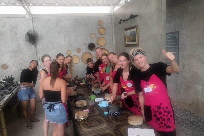 Signature Thai Cooking Course - Starting at the local market