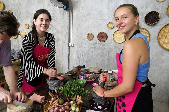 Signature Thai Cooking Course - Cooking six categories with your own wok