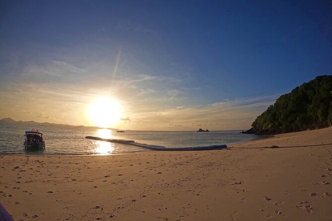 Small Group Phi Phi Islands Sunrise Tour with Seaview Lunch - Maya Bay and Phi Phi Leh