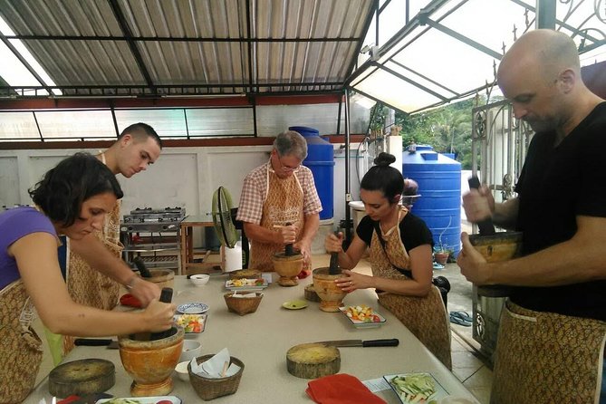 Small-Group Smart Thai Cooking Class in Krabi - Special Menu B: seafood, tamarind, and yellow curry