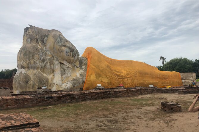 Small Group Tour to Ayutthaya Temples from Bangkok with Lunch - Getting out of Bangkok and toward the ruins