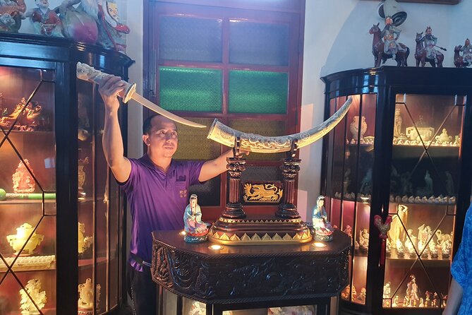 Small-Group: Unseen Bangkok's Chinatown Walking Tour - Street art, a Chinese shrine, and the oldest Chinese house
