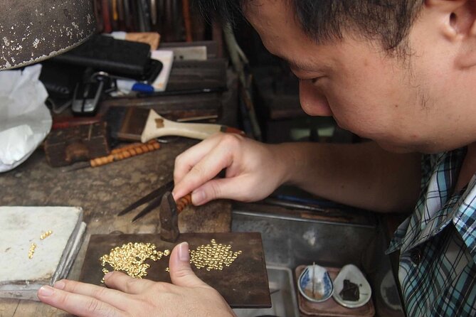 Small-Group: Unseen Bangkok's Chinatown Walking Tour - Street snacks first, then Thai-Chinese lunch