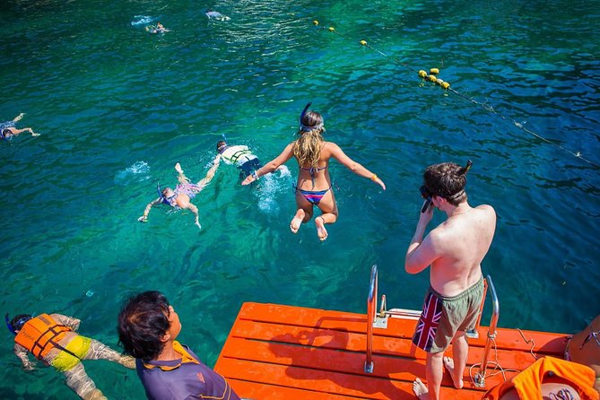 Snorkel Tour to Koh Nangyuan and the hidden bays of Koh Tao onboard the Oxygen - Who will enjoy the Oxygen tour most