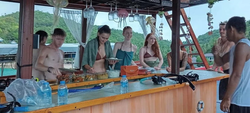 Snorkeling Tour with meals and BBQs - Cocktail - Sunset⭐⭐⭐⭐⭐ - The Koh Tao boat trip at a glance