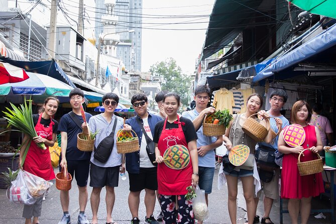 Sompong Thai Cooking School - The local market reveals what Thai recipes need