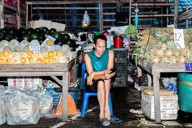 Southern Flavors Phuket Food Tour with 15+ Tastings - What the guide adds to the meal