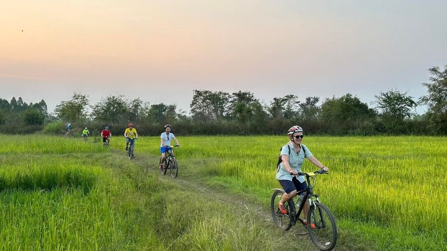 Sukhothai: 2.5-Hours Guided Countryside Sunset Bike Tour - Sunset Over the Rice Paddies
