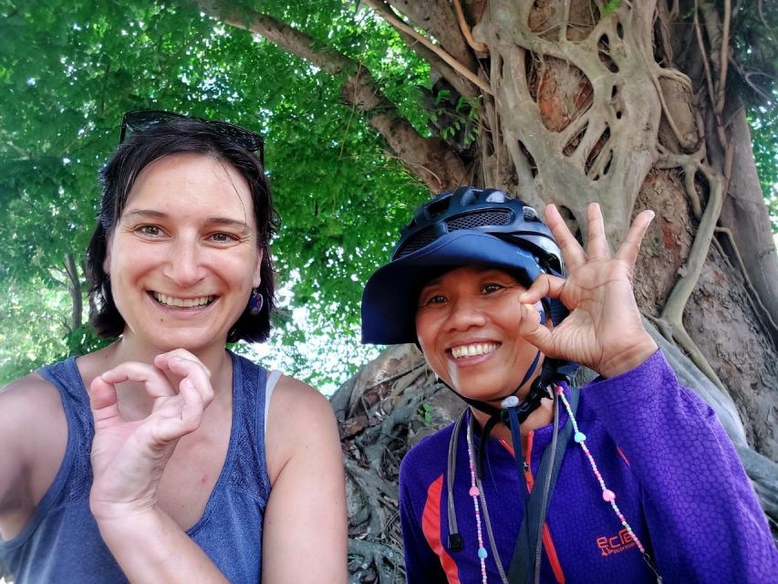 Sukhothai: Full-Day Historical Park Cycling Tour with Lunch - Canals, homes, and rice paddies