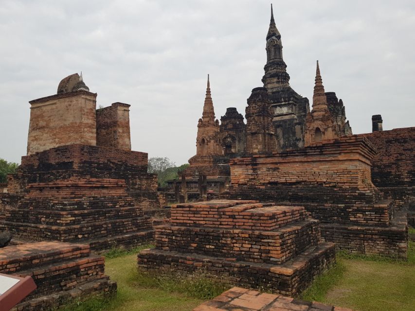 Sukhothai: Full-Day Historical Park Cycling Tour with Lunch - Pickup, bikes, and the first miles