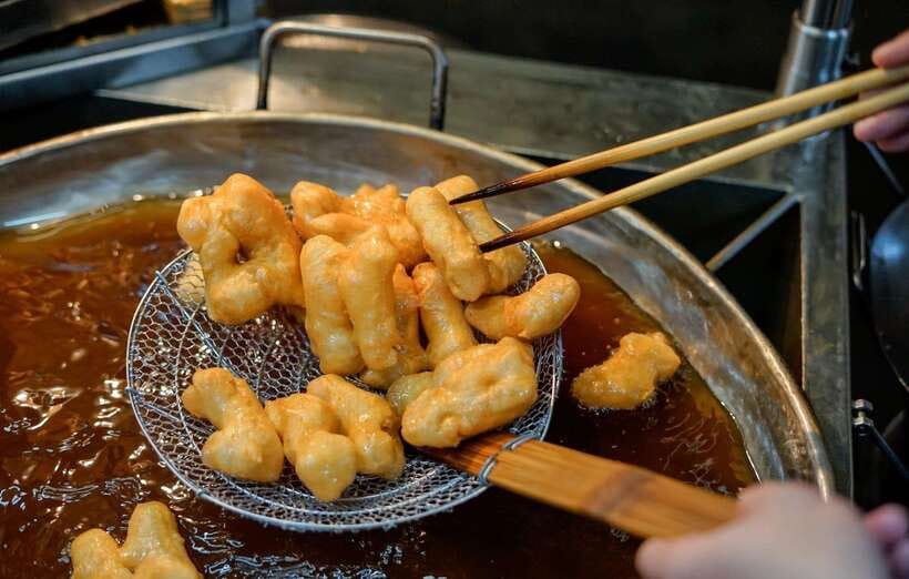 Taste of Bangkok: A 3-Hour Chinatown Food Feast - Lesser-known stalls and family food traditions