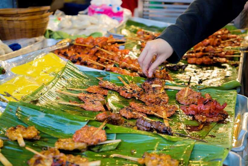 Taste of Bangkok: A 3-Hour Chinatown Food Feast - Sweet snacks, drinks, and a proper finish
