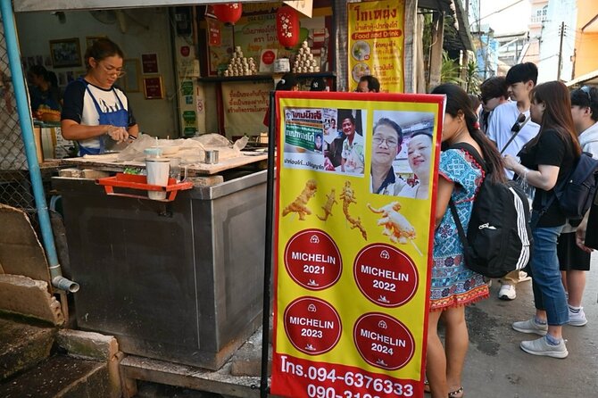 Taste of Chiang Mai: Michelin Guide Street Food Small Group 2Hr - What the guide adds to the meal