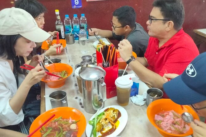 Taste of Chiang Mai: Michelin Guide Street Food Small Group 2Hr - Dietary limits and practical comfort