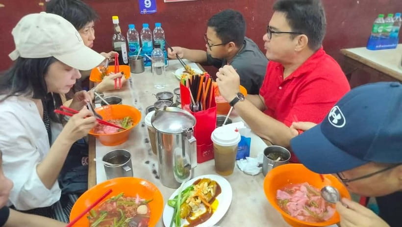 Taste of Chiang Mai: Michelin Guide & Street Food Tour - The dinner option: Khao Soi, roast chicken, and papaya salad