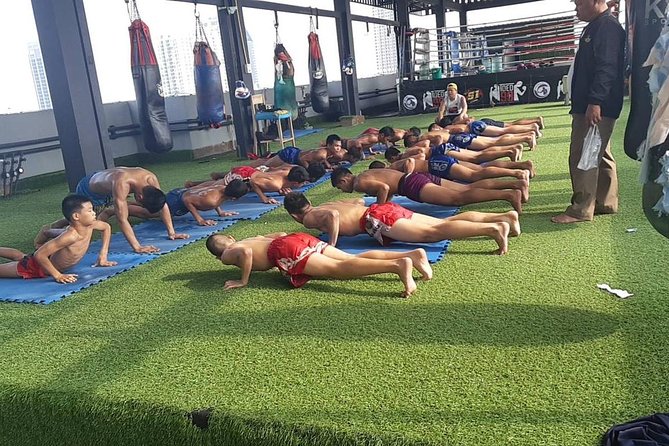 Thai Boxing Lesson, family and Kids Friendly - Forty minutes of technique with a professional fighter