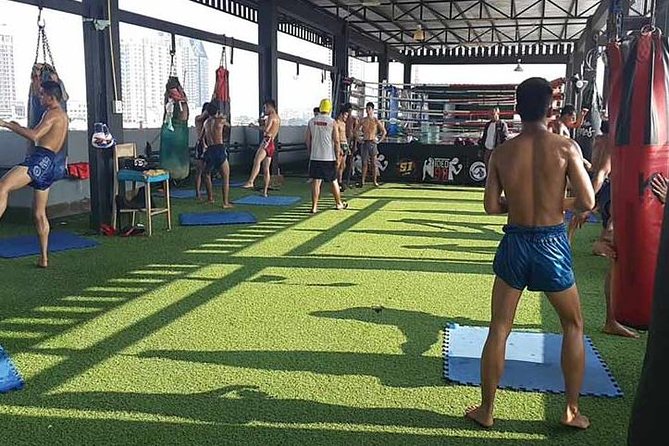 Thai Boxing Lesson, family and Kids Friendly - Changing clothes and warming up