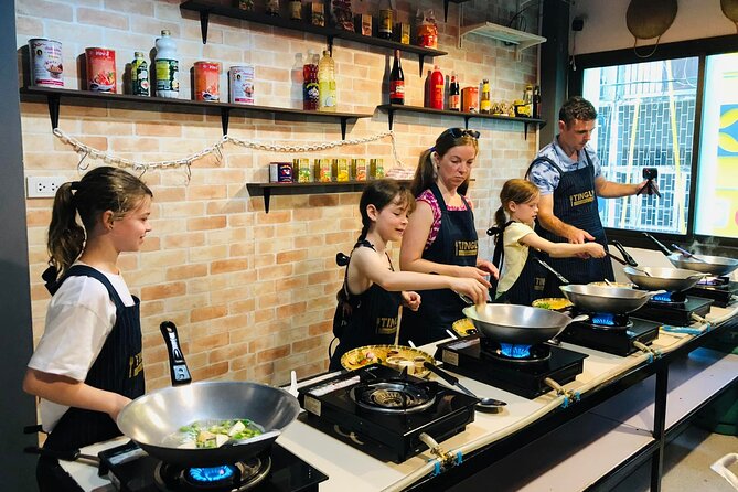 Thai cooking class experience in Bangkok with Tingly Thai cooking school - Choosing green, red, or panang curry