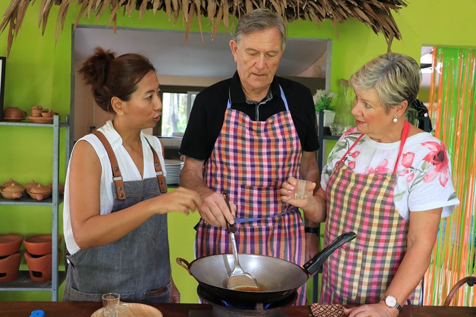 Thai Cooking Class in Khao Lak by Amazon Prime Series Chef - The teaching style and group atmosphere