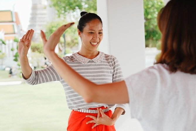 Thai Dance Class at Wat Arun - Getting dressed in Thai style