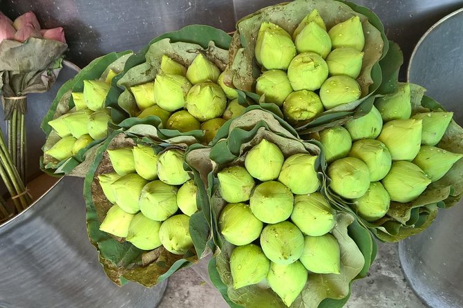 Thai Tour Guide : PRIVATE Highlight of Bangkok + Canal Tour + Simple Thai Lunch - Pak Khlong Talat, Bangkok’s Flower Market