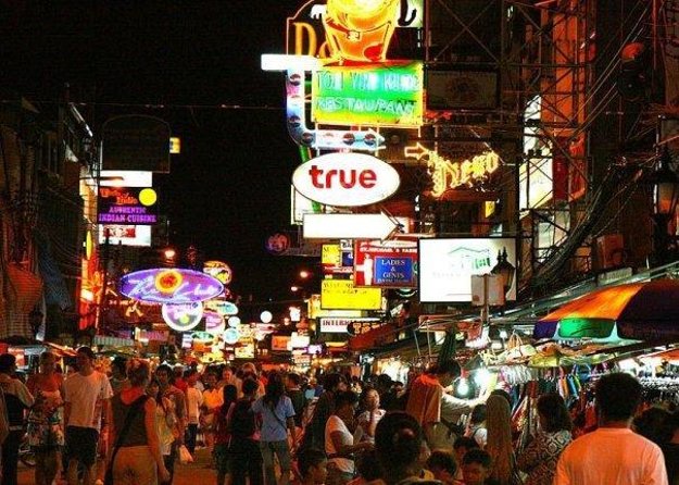 The Best Bangkok Hop-On Hop-Off Bus Tour - Wat Traimit and the Chinatown run