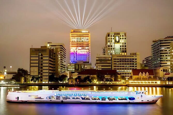 The Luxury White Cruise Experience - Random Seating and the Question of Atmosphere