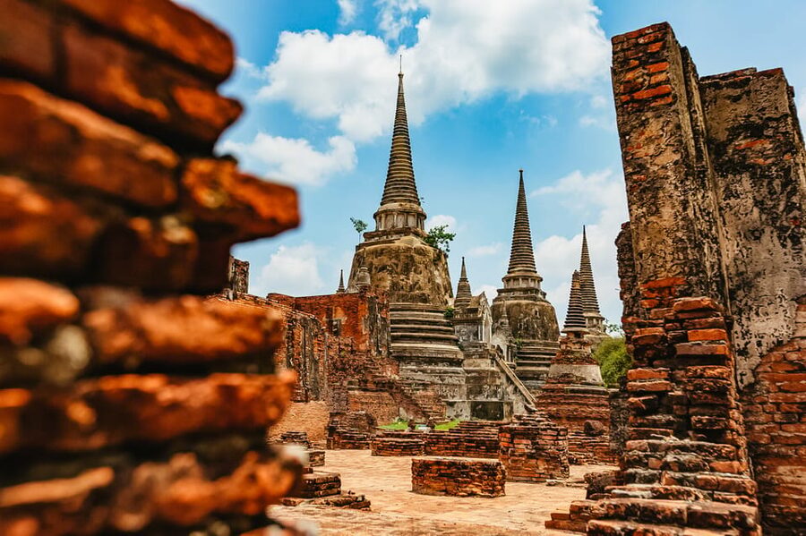 The Old Siam: Ayutthaya Temples Small Group Tour with Lunch - Wat Mahathat and the Buddha head in tree roots