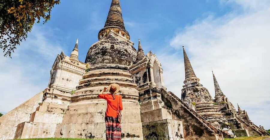 The Old Siam: Ayutthaya Temples Small Group Tour with Lunch - Lunch at a local Thai restaurant