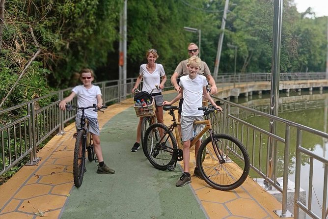 The Original Bicycle Tour in the Green Jungle of Bangkok - Choosing a bicycle and getting ready to ride